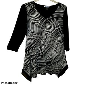 Nygard medium silky handkerchief shark tooth tunic. 103